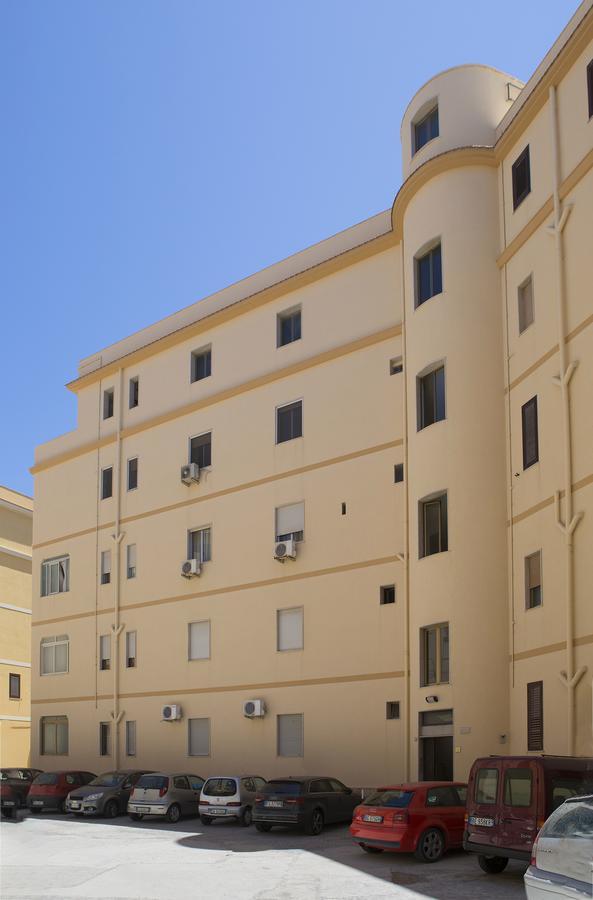 B&B Piazza Vittorio Trapani Bagian luar foto