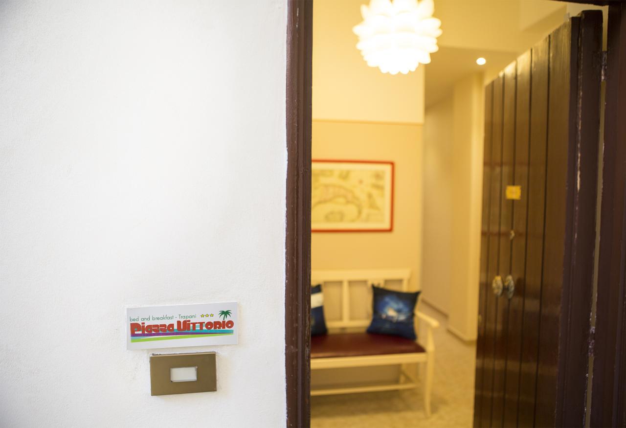 B&B Piazza Vittorio Trapani Bagian luar foto
