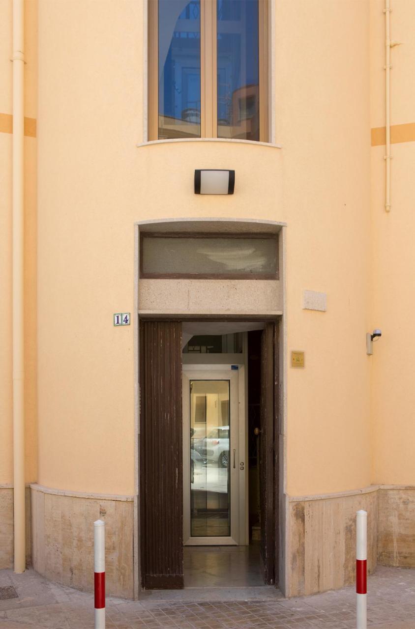 B&B Piazza Vittorio Trapani Bagian luar foto