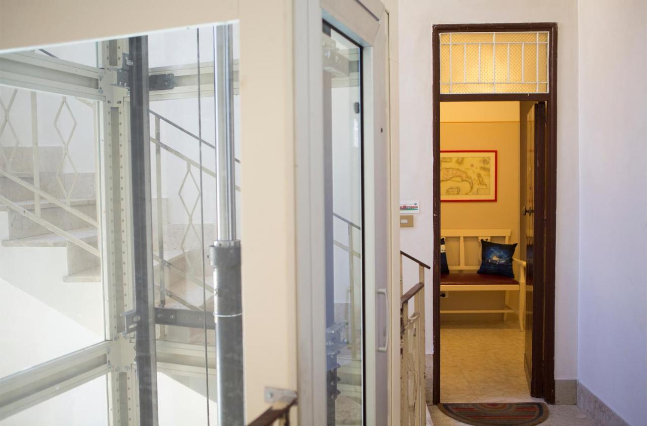 B&B Piazza Vittorio Trapani Bagian luar foto