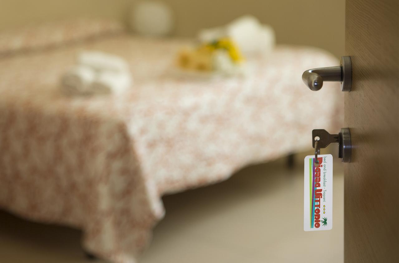 B&B Piazza Vittorio Trapani Bagian luar foto