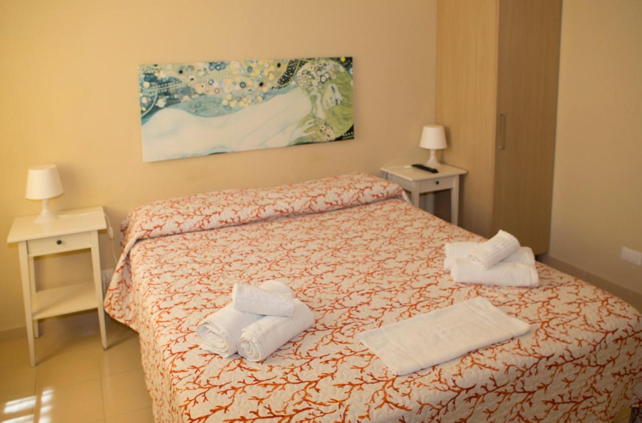 B&B Piazza Vittorio Trapani Bagian luar foto